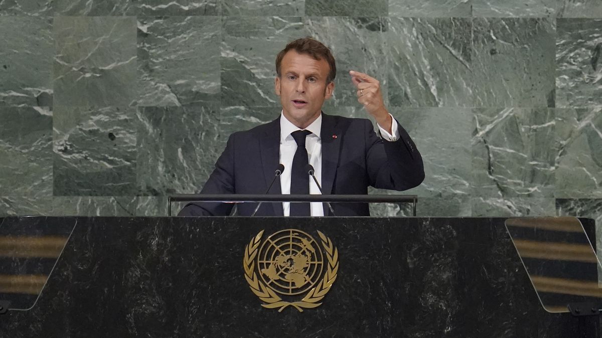 Ruská válka je návrat do doby imperialismu a kolonialismu, řekl Macron v OSN